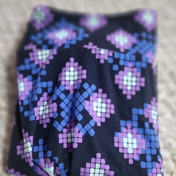 Lularoe Tall & Curvy Lot of 3 Novelty Leggings - Picture 3 of 4